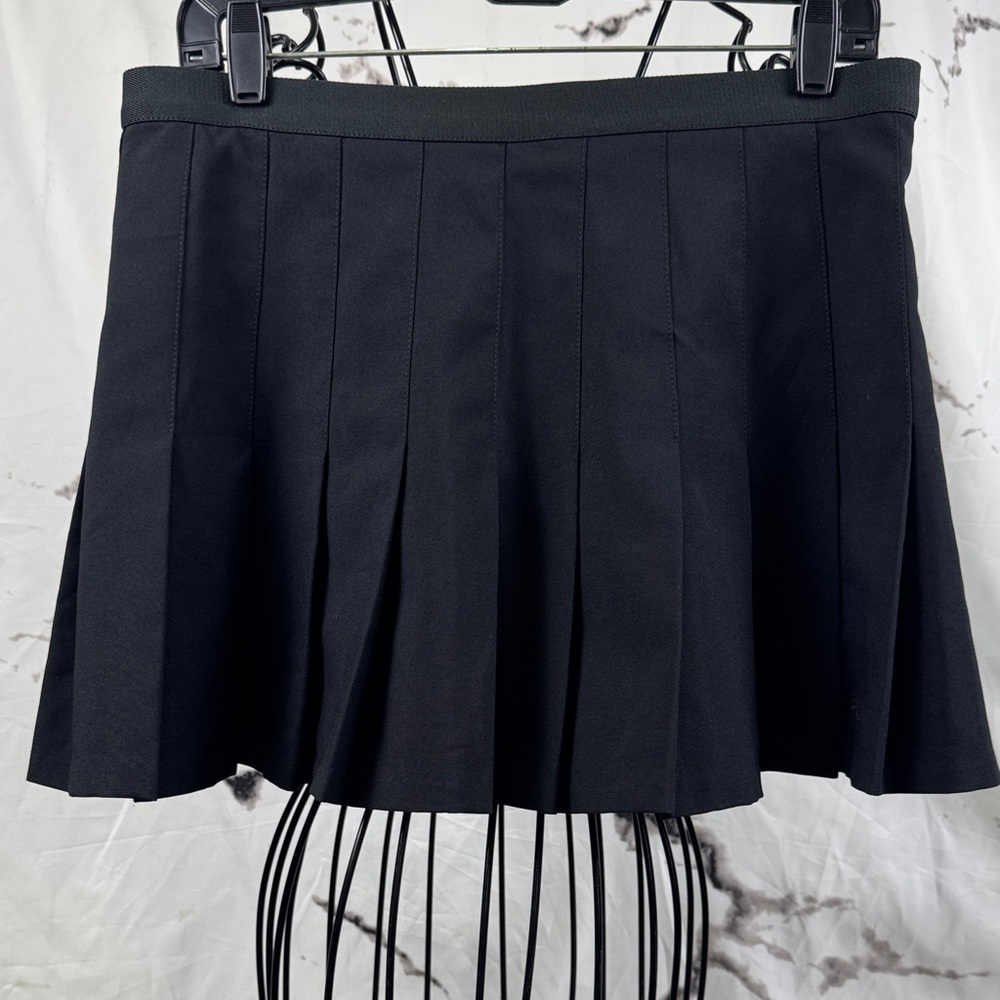 Fila Vintage Pleated Mini Skirt Athletic Athleisure Snap & Zip Back Closure